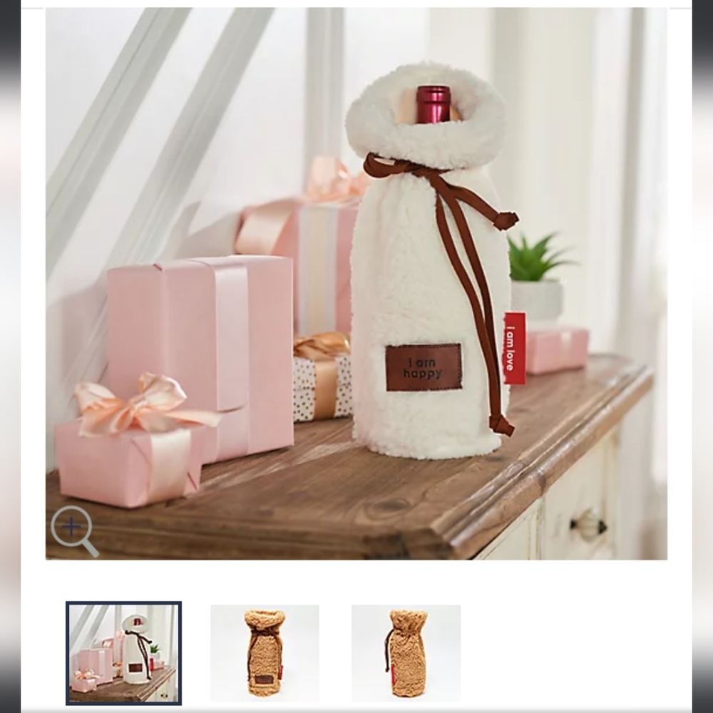 NIB Wine Gift Bag color: CREAM 'I am happy' faux fur & faux leather wine bag